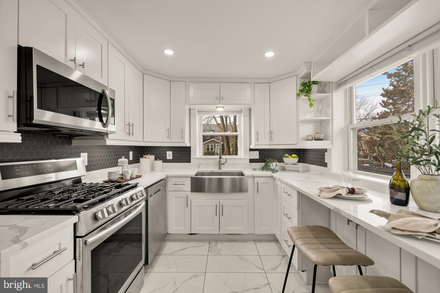 2712 Fort Drive photo 3
