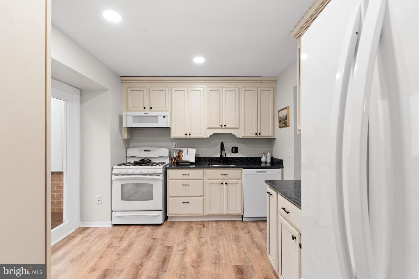 8117 Dabney Avenue photo 2