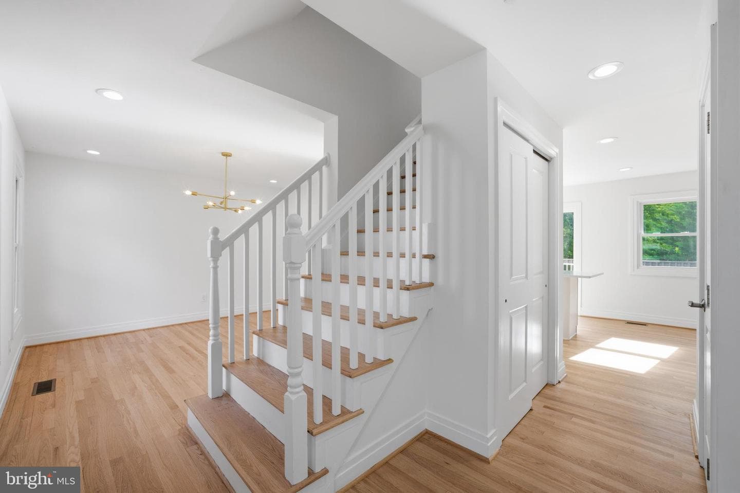 9609 Podium Drive photo 12