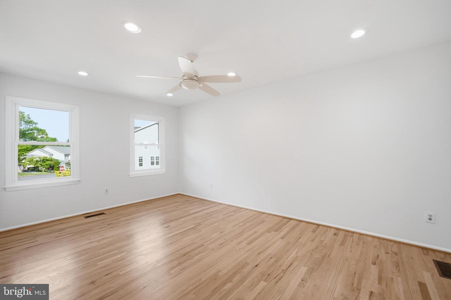 9609 Podium Drive photo 31