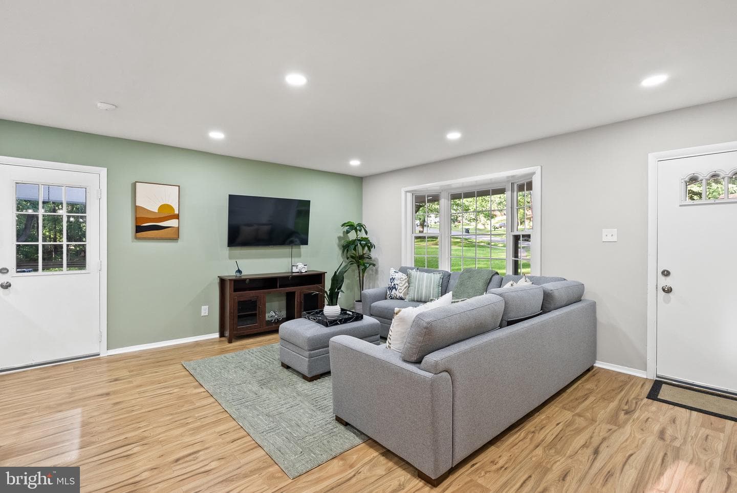 5232 Ampthill Drive photo 4