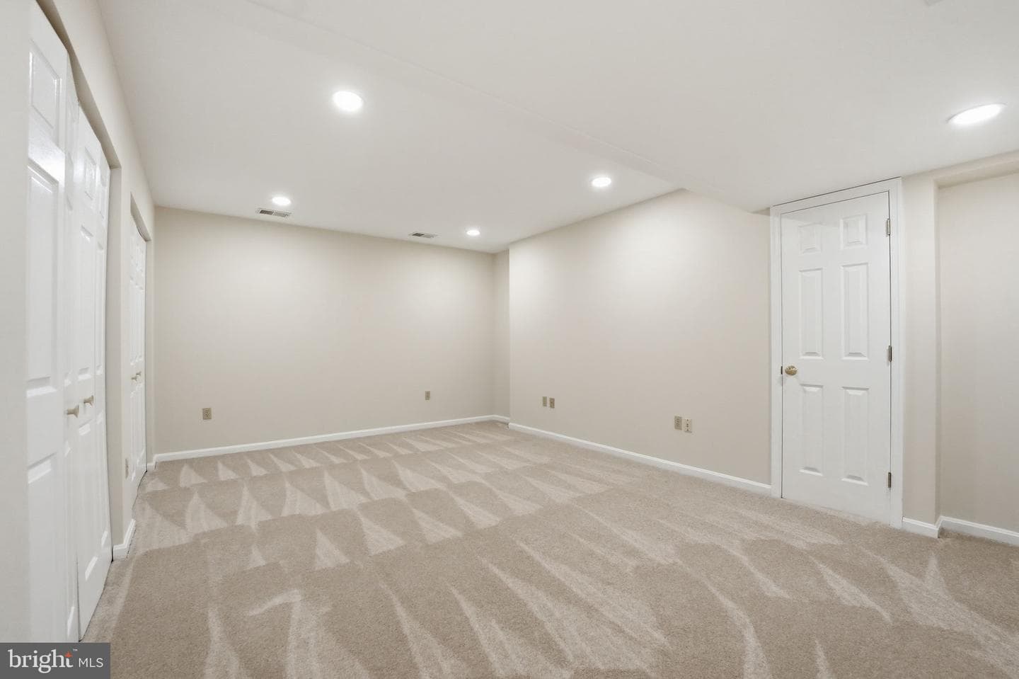 8416 Weller Avenue photo 30
