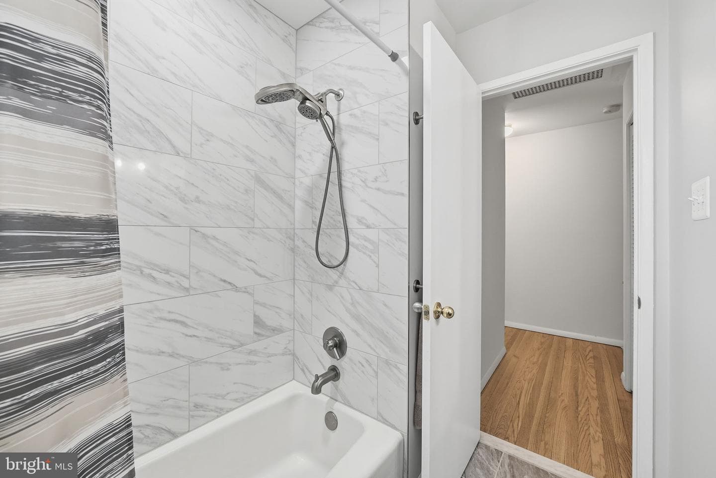 4616 Exeter Street photo 19