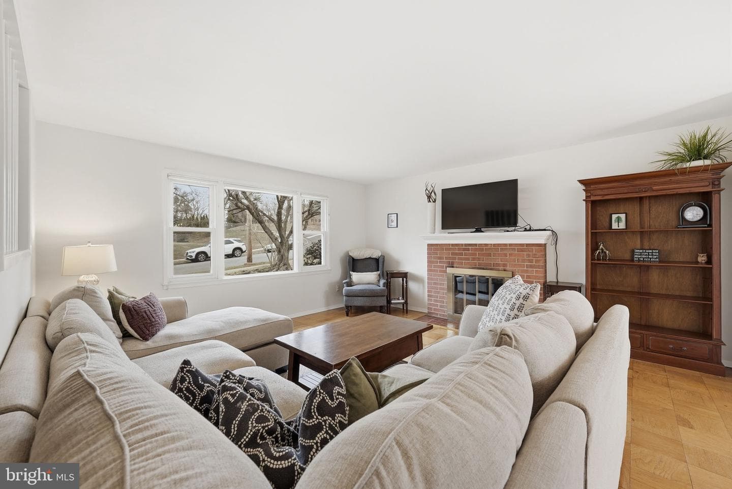 4616 Exeter Street photo 7