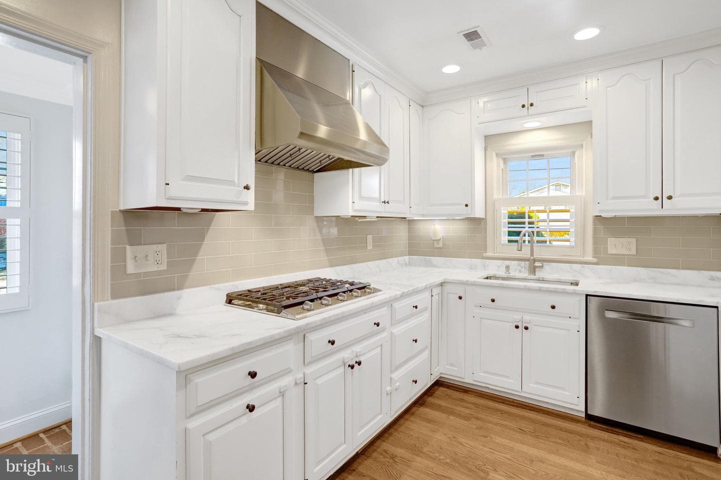3530 Gordon Street photo 10