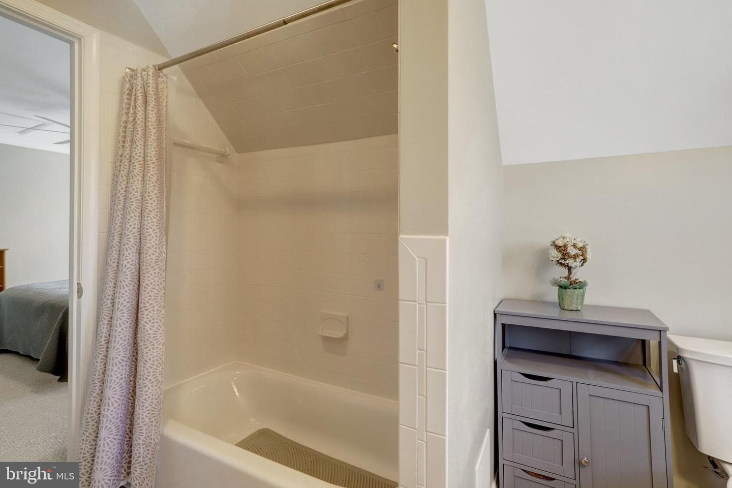 3530 Gordon Street photo 29
