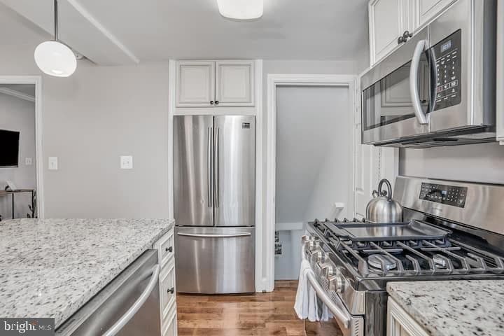 5812 N Kings Highway photo 3