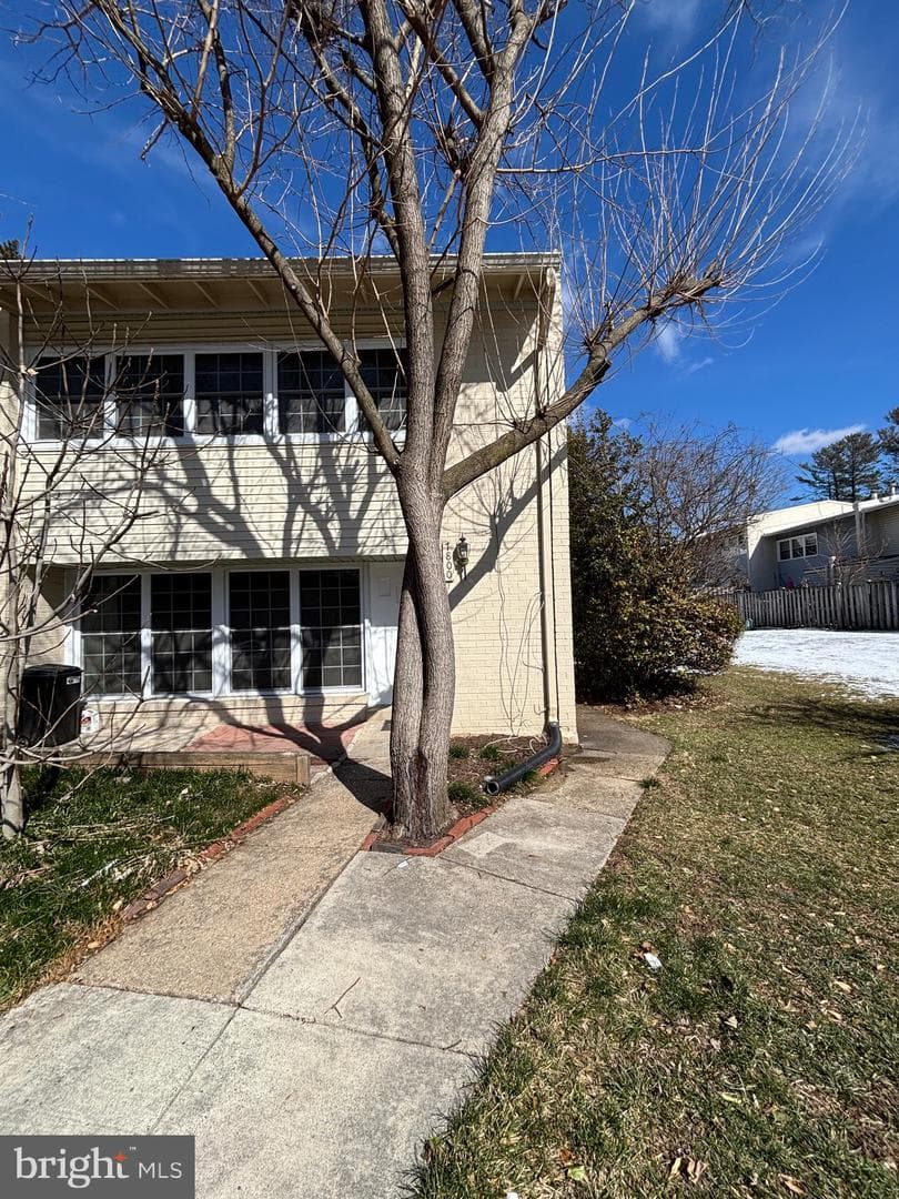7800 Winona Court
