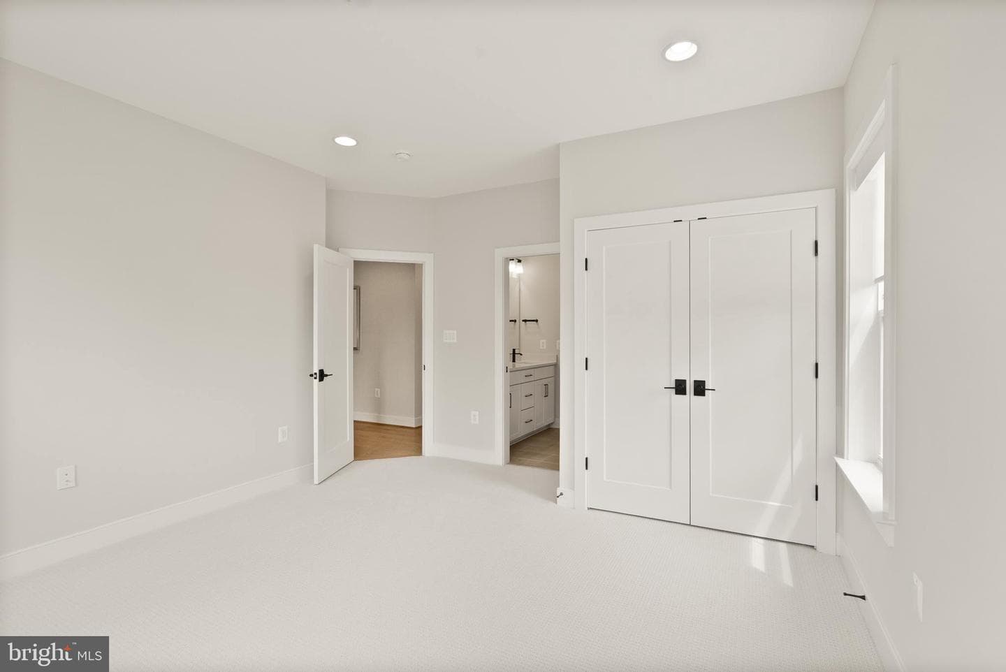 1212 Drake Street SW photo 53