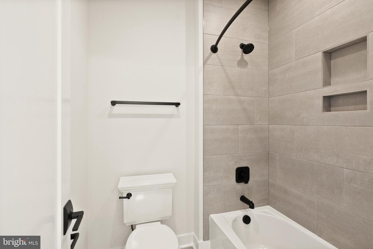 1212 Drake Street SW photo 56