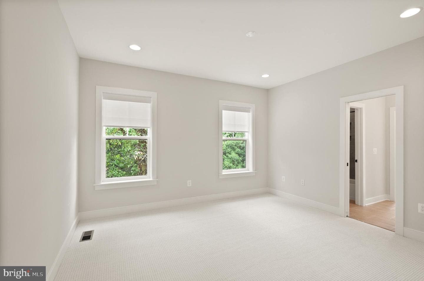 1212 Drake Street SW photo 58