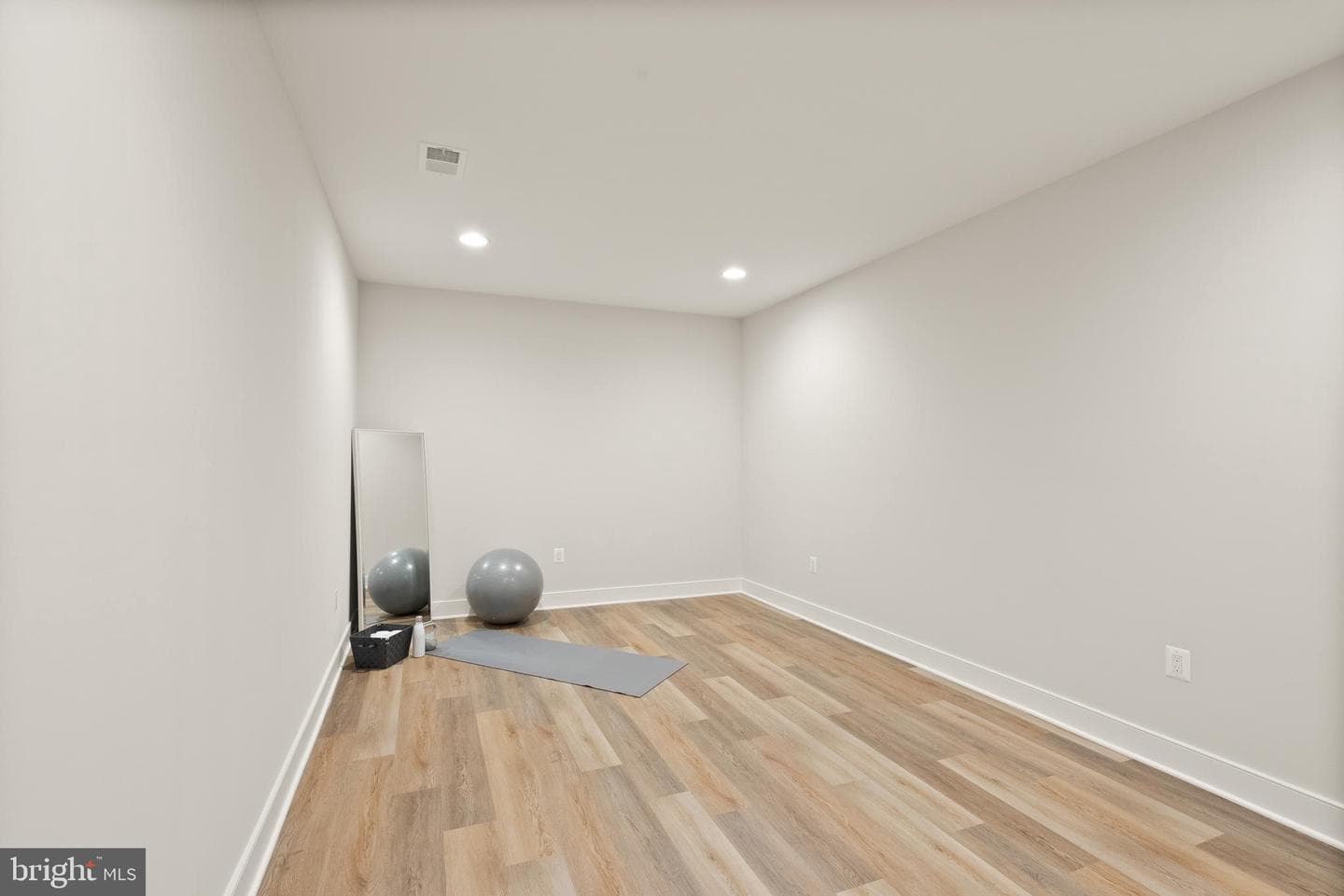 1212 Drake Street SW photo 79