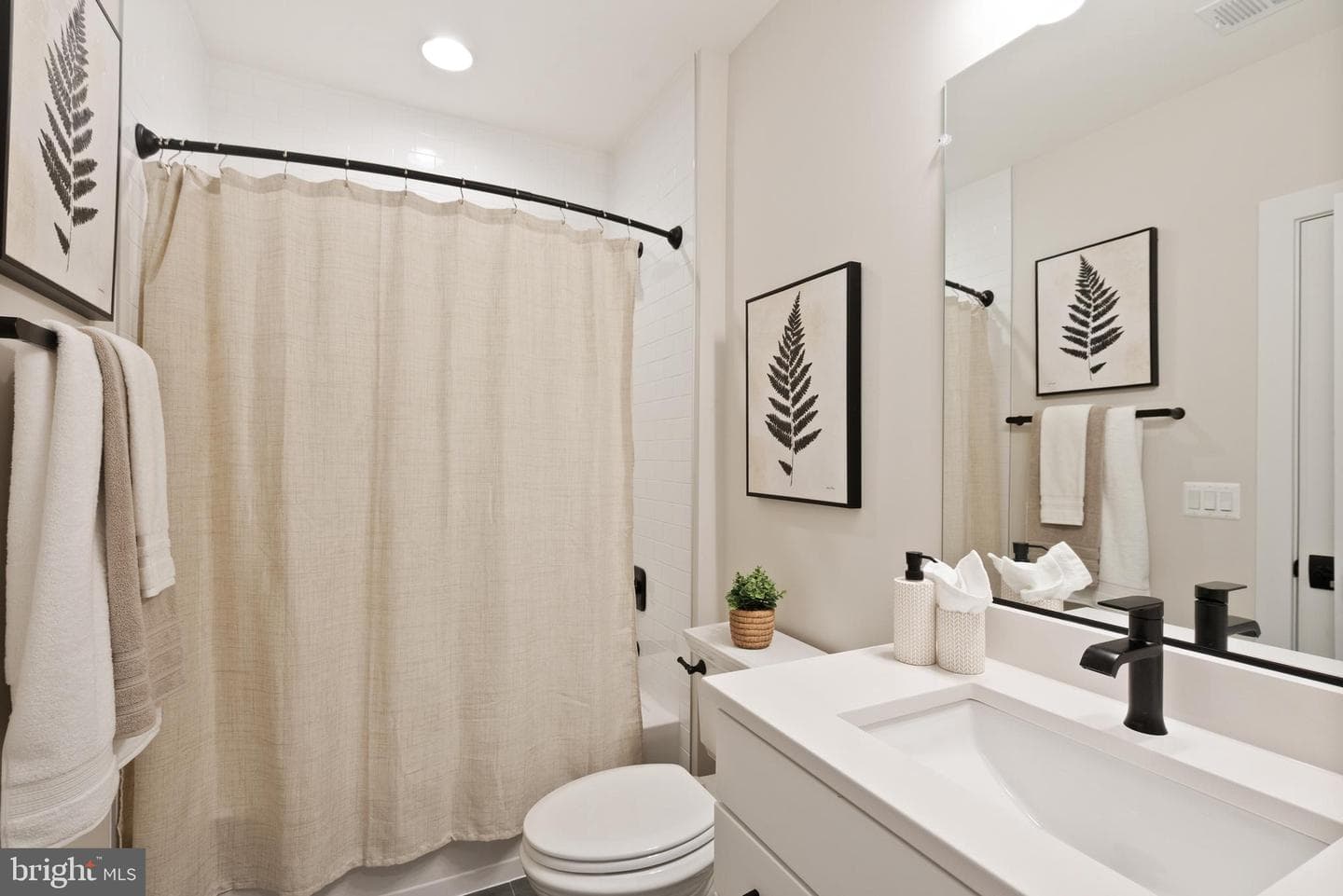 1212 Drake Street SW photo 83
