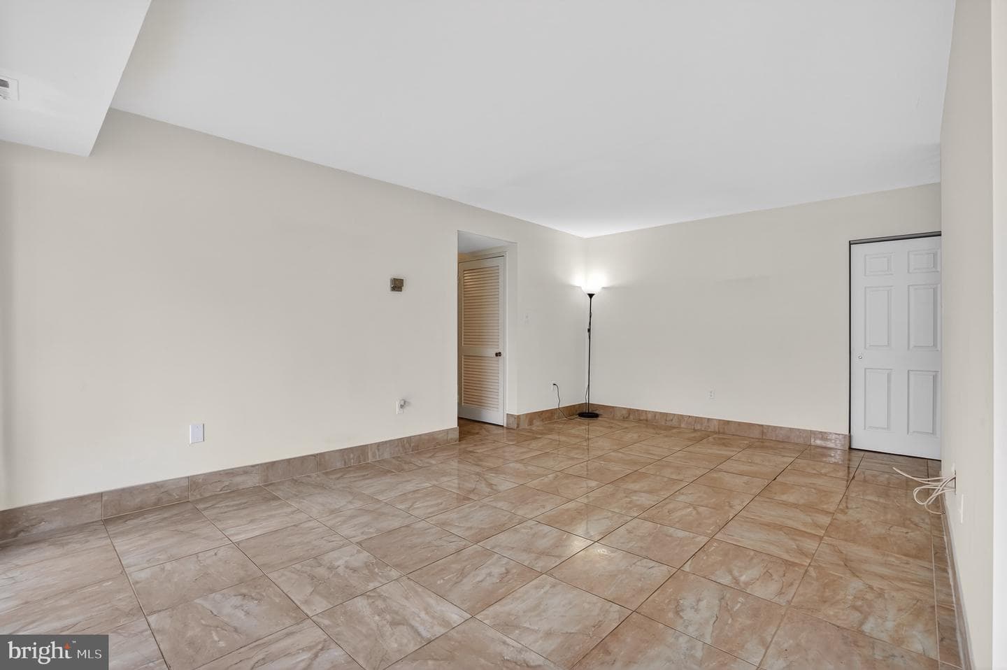 9718 Kingsbridge Drive #103 photo 18