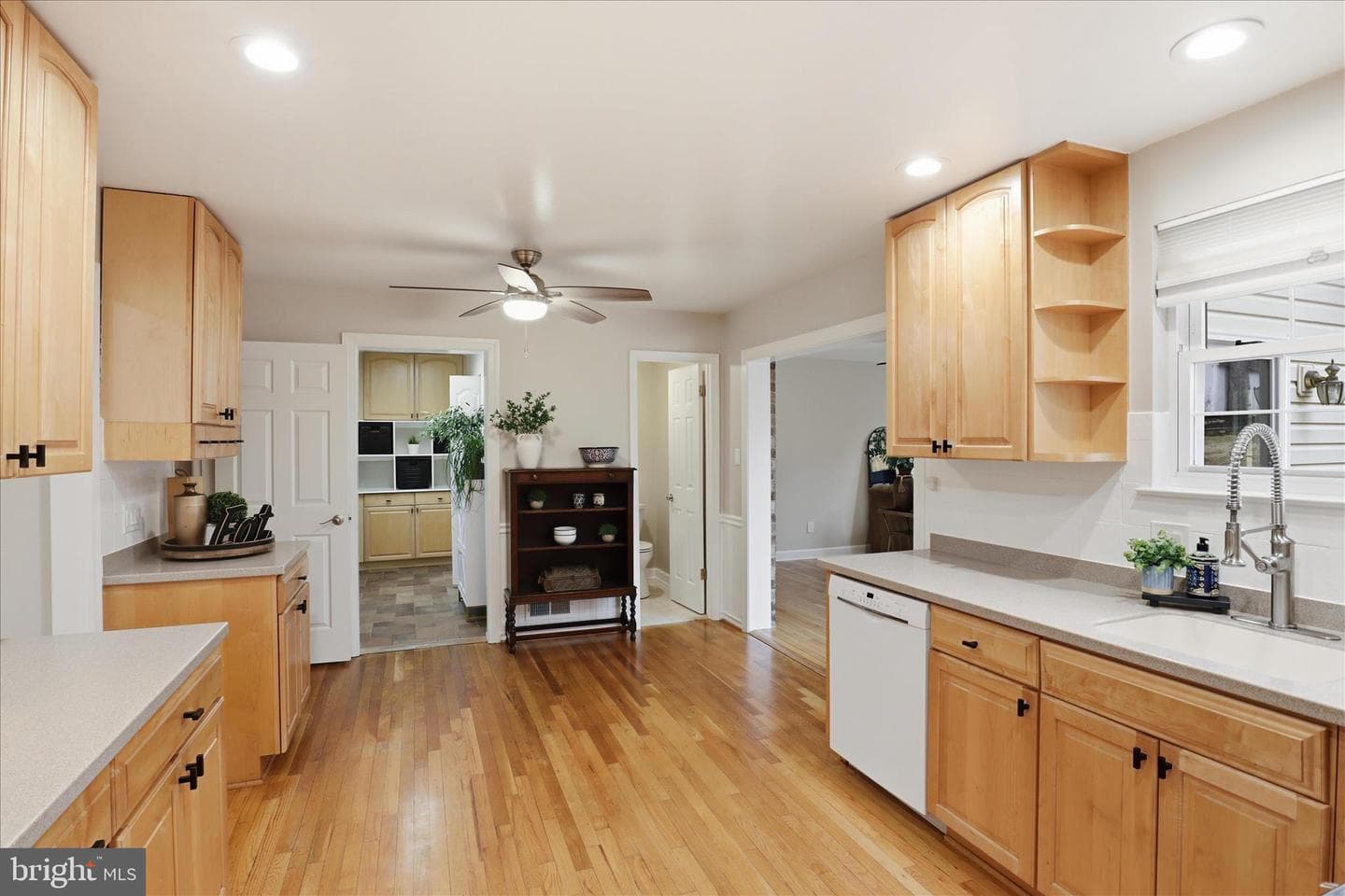 5519 Yorkshire Street photo 13
