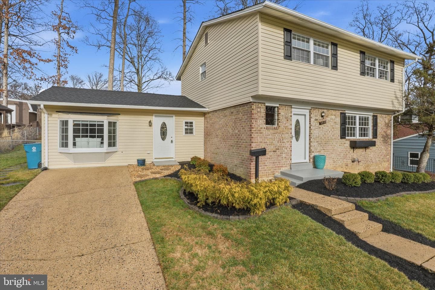 5519 Yorkshire Street photo 3