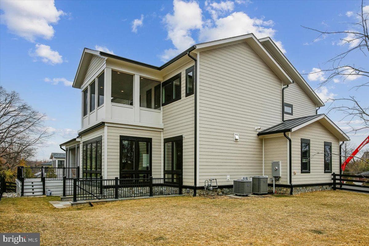 4055 Thornton photo 7
