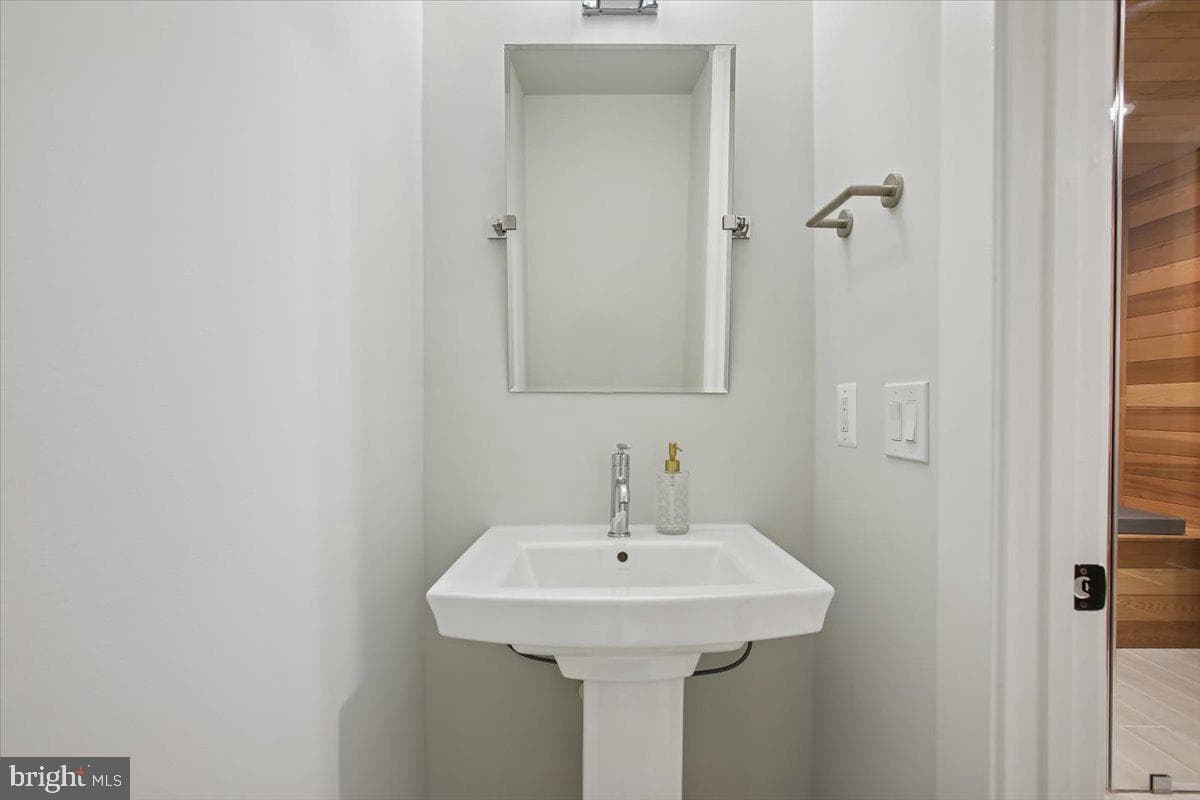 4055 Thornton photo 76