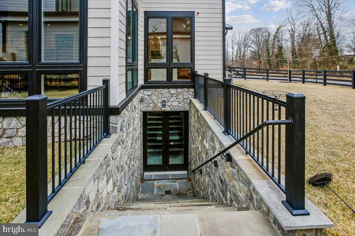4055 Thornton photo 81