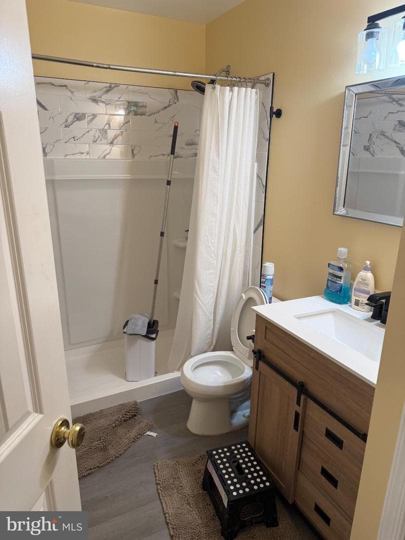 6332 Robert Todd Court, Alexandria