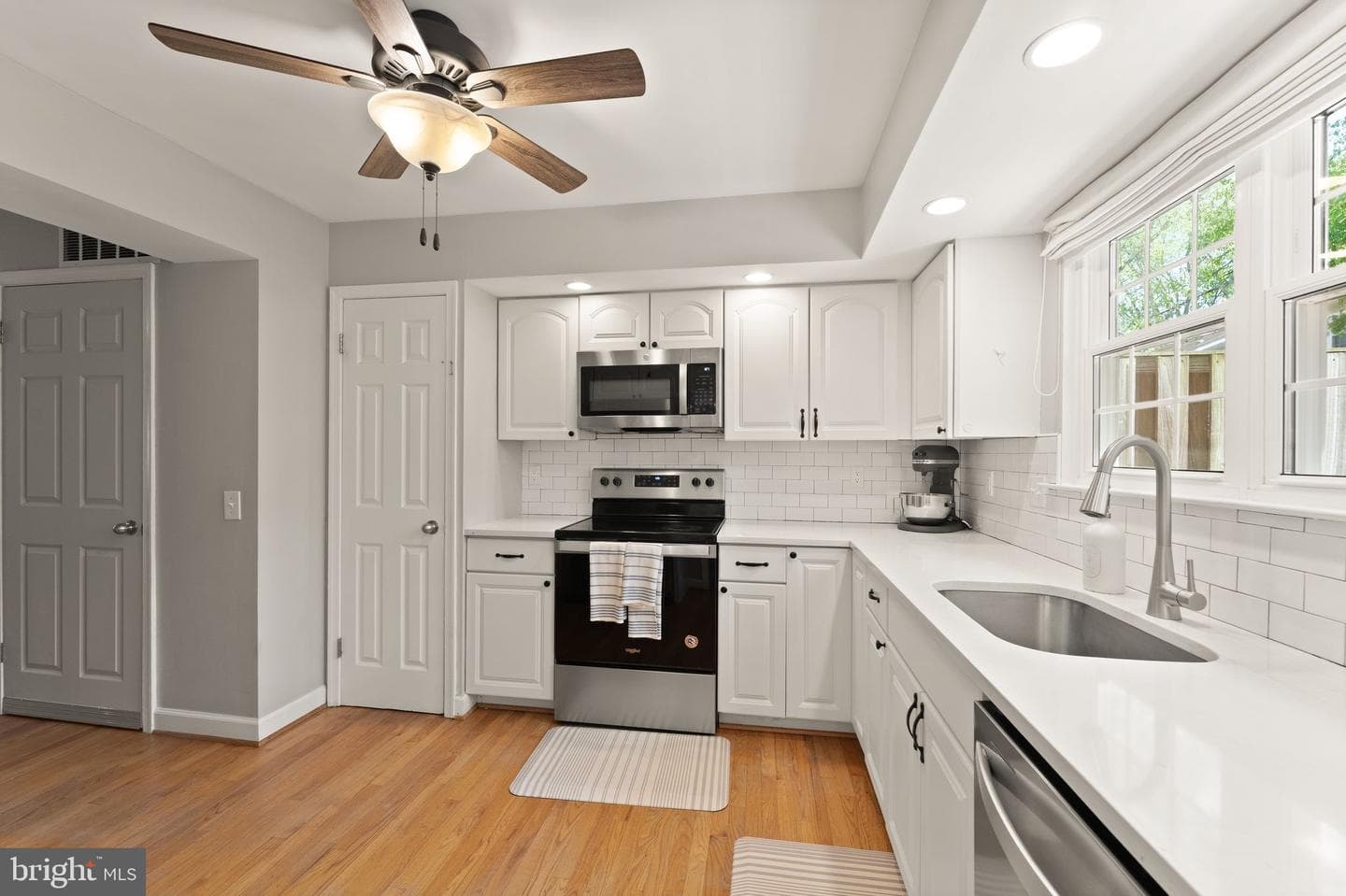 6111 Martins Landing Court photo 22