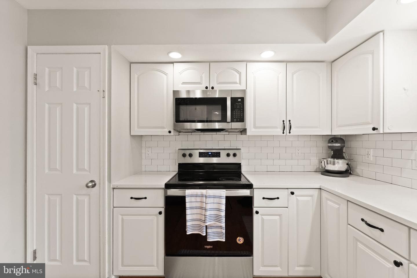 6111 Martins Landing Court photo 23
