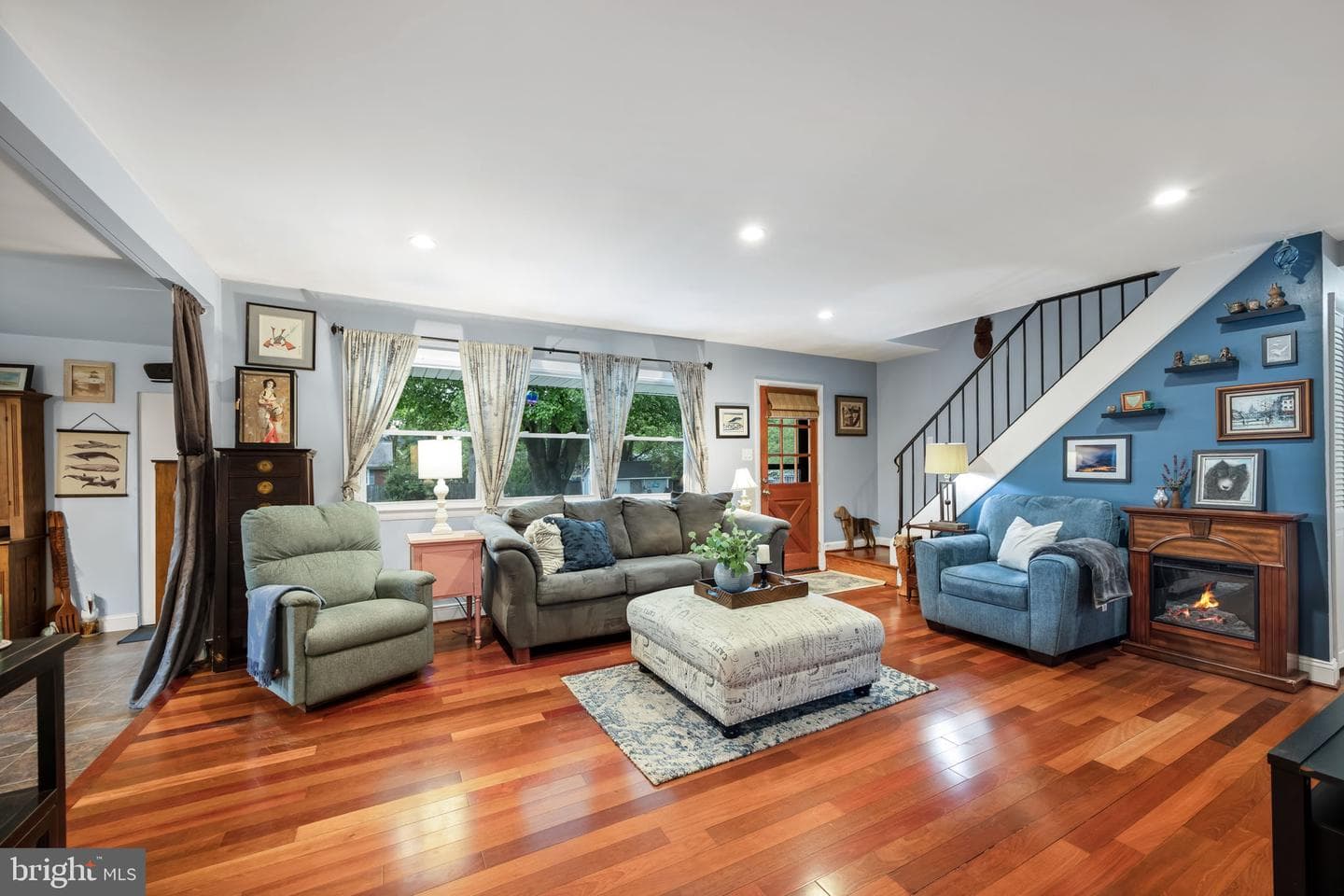 6004 Brookview Drive photo 2