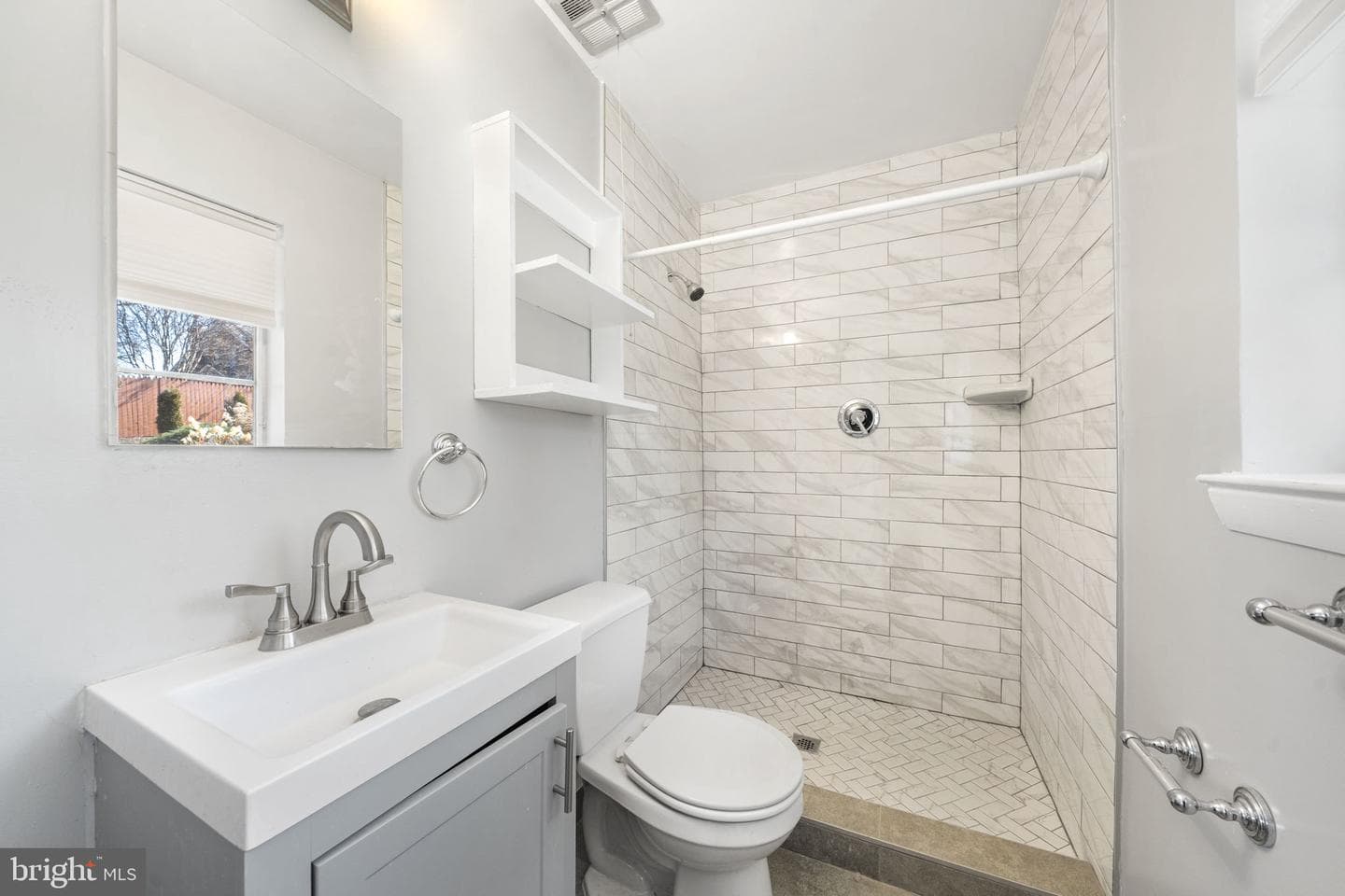 1806 Lansing Court photo 38