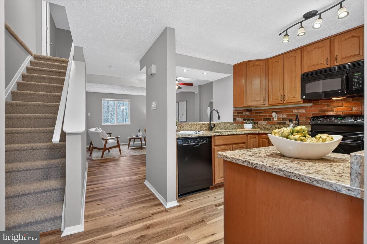 8462 Lazy Creek Court photo 4