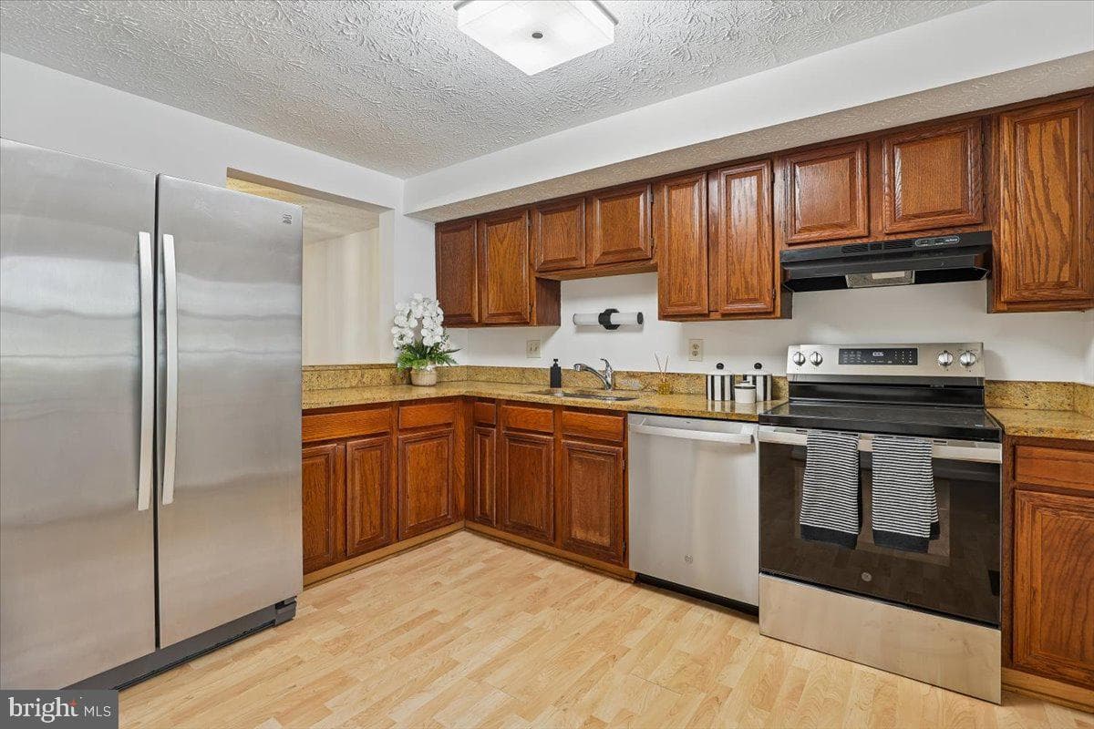 10921 Harpers Square Court photo 5