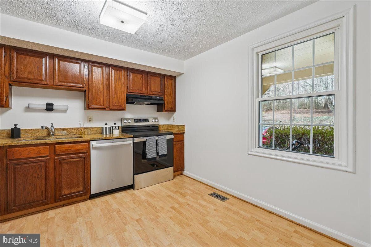 10921 Harpers Square Court photo 7