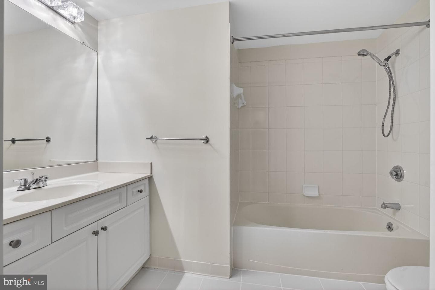 2726 Gallows Road #619 photo 17
