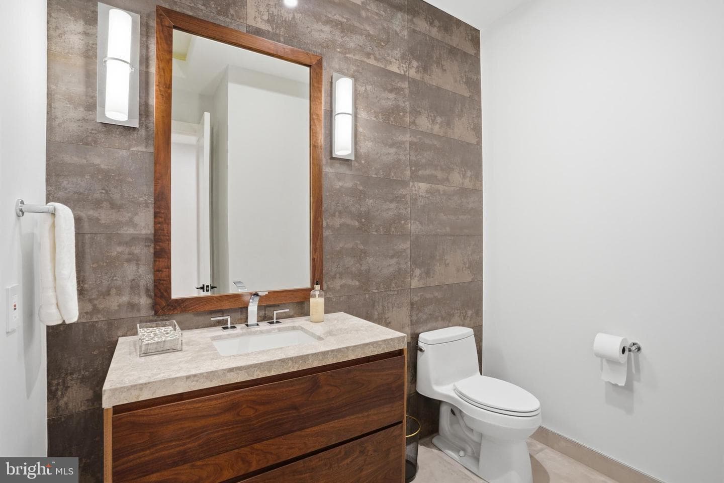 938 Saigon Road photo 25