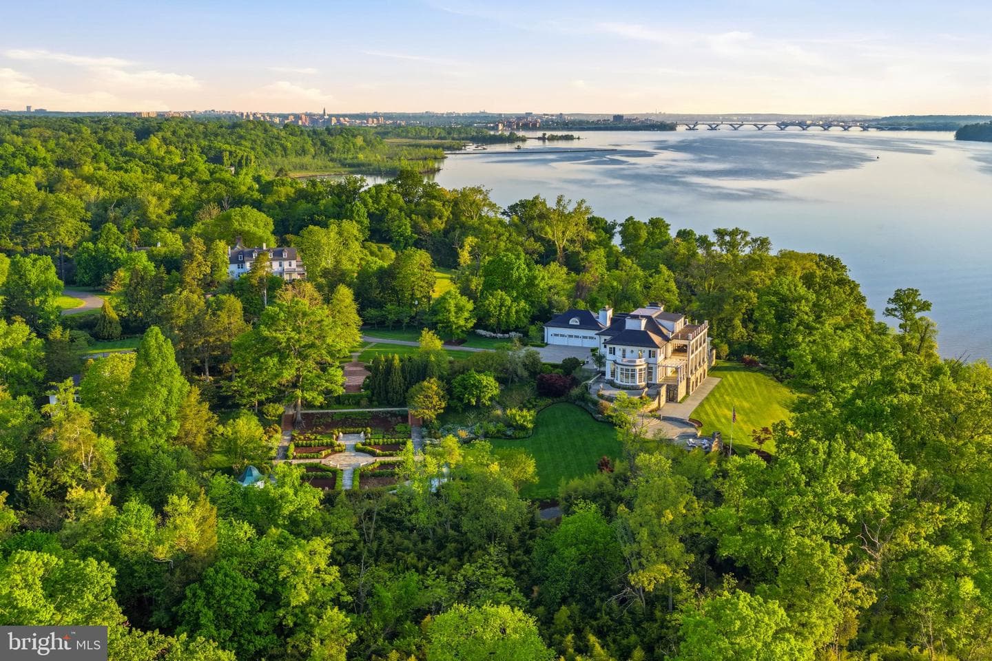 7979 E Boulevard Drive, Alexandria