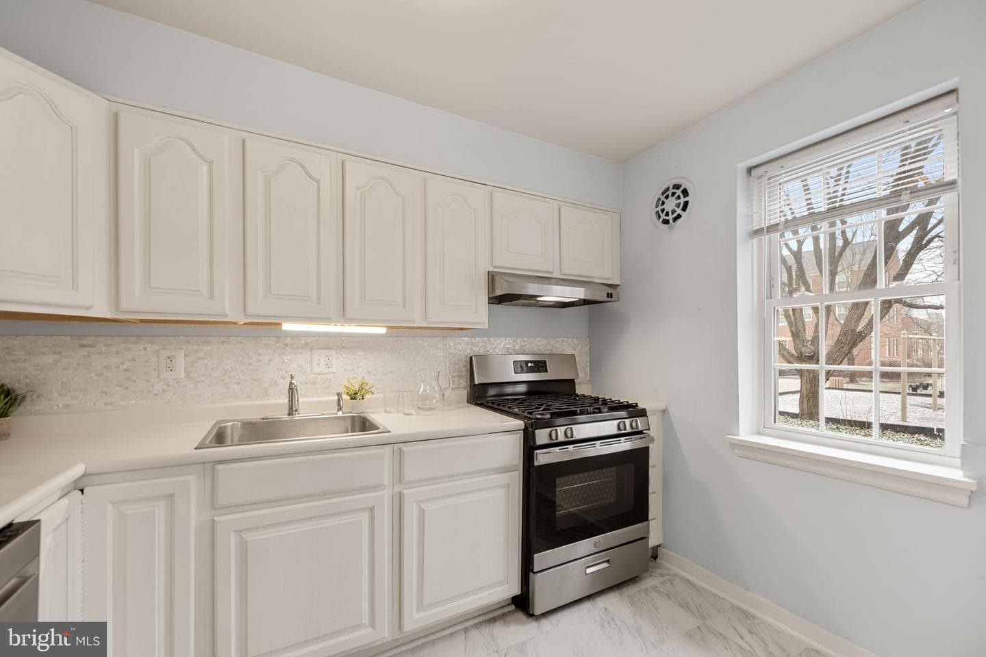 6613 Potomac Avenue #a2 photo 11