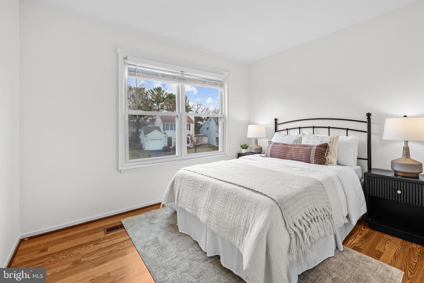 13513 Coates Lane photo 34