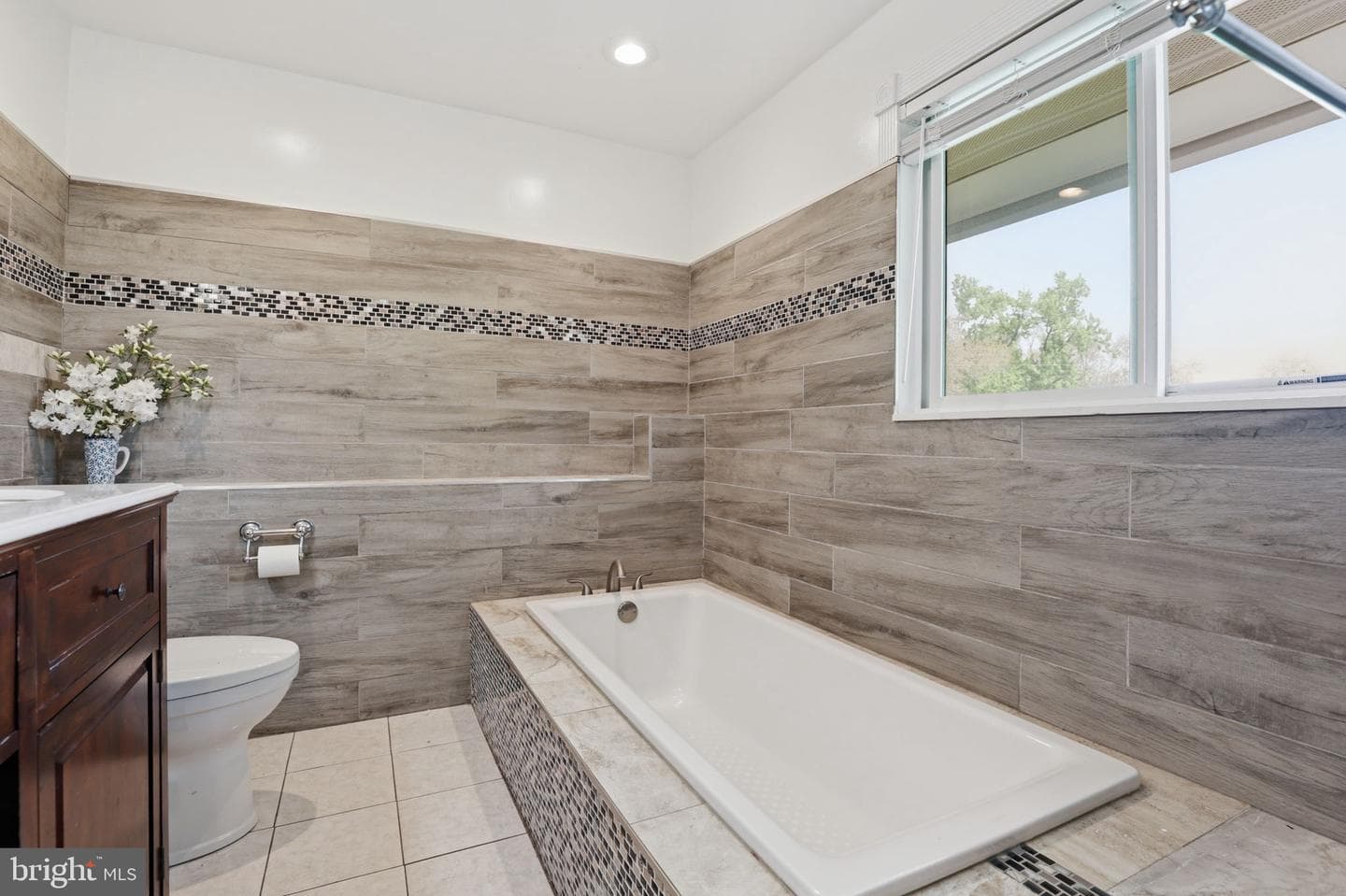 6811 Valley Brook Drive photo 32