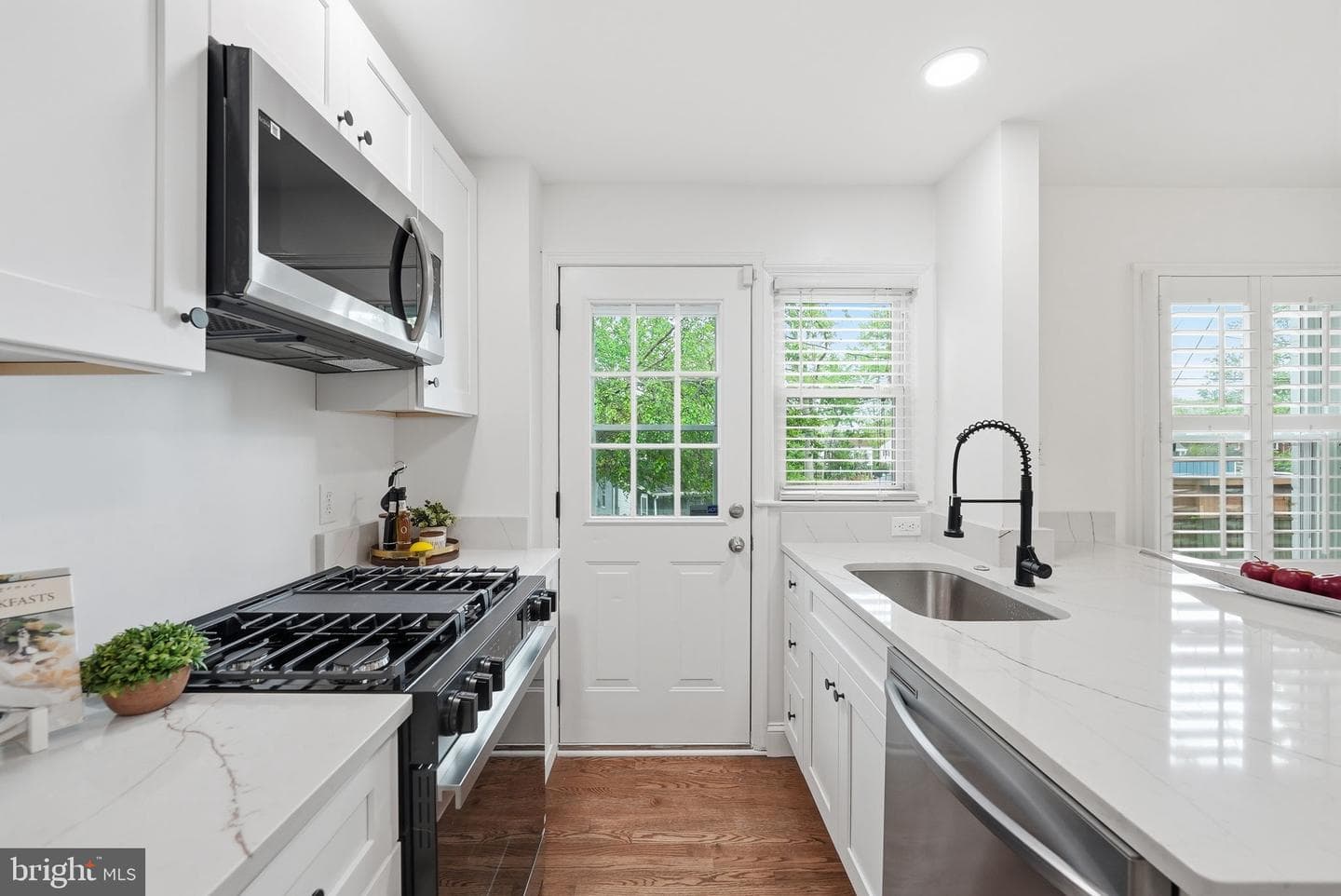 2212 Huntington Avenue photo 15
