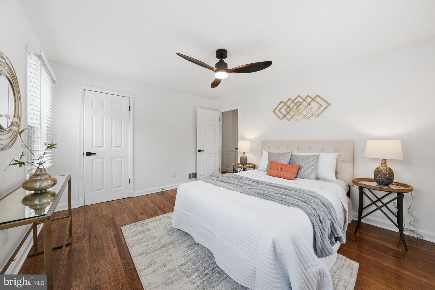 2212 Huntington Avenue photo 20