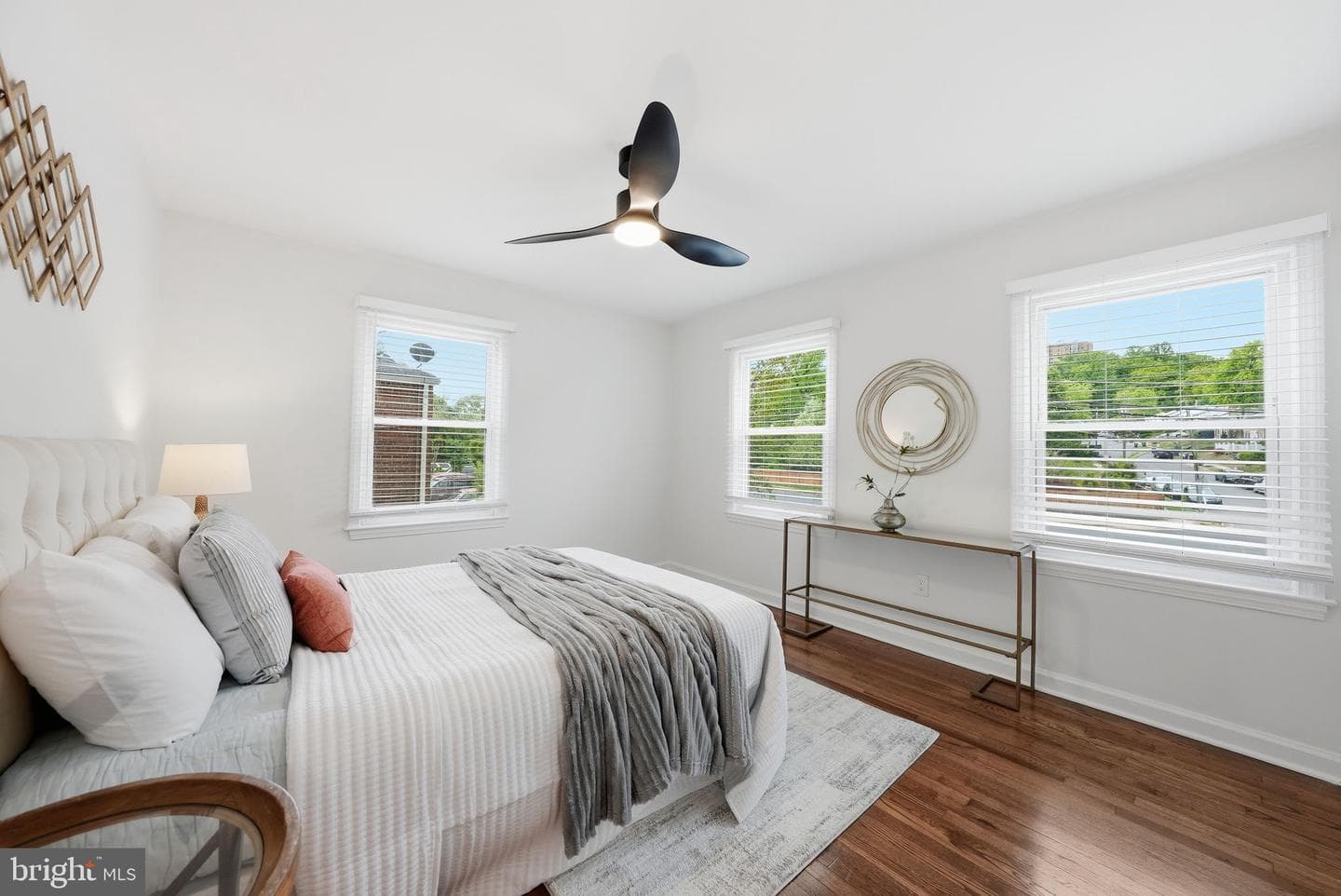2212 Huntington Avenue photo 22