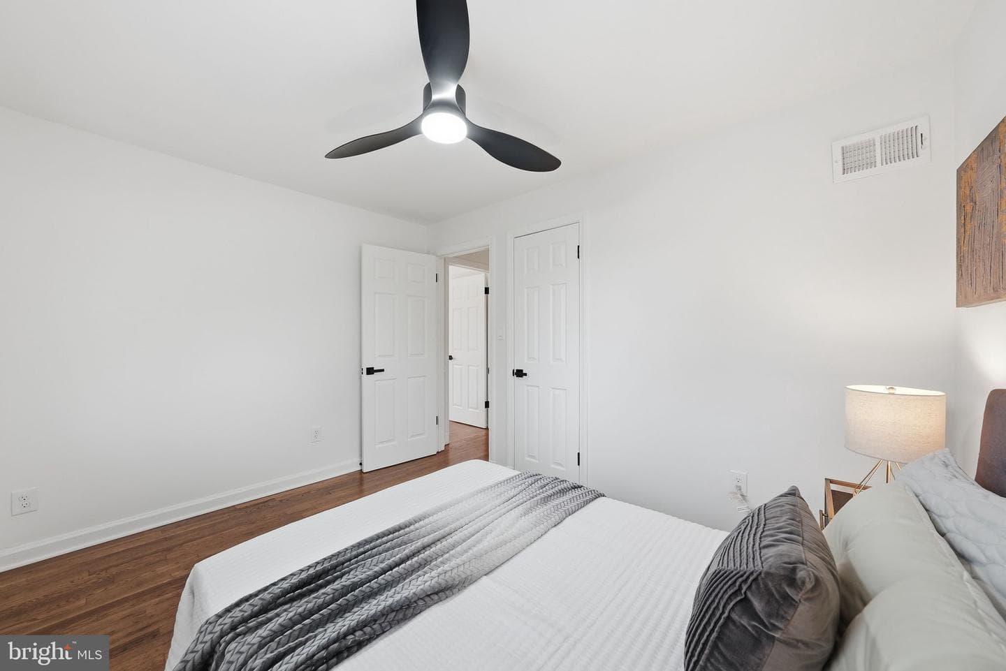 2212 Huntington Avenue photo 26
