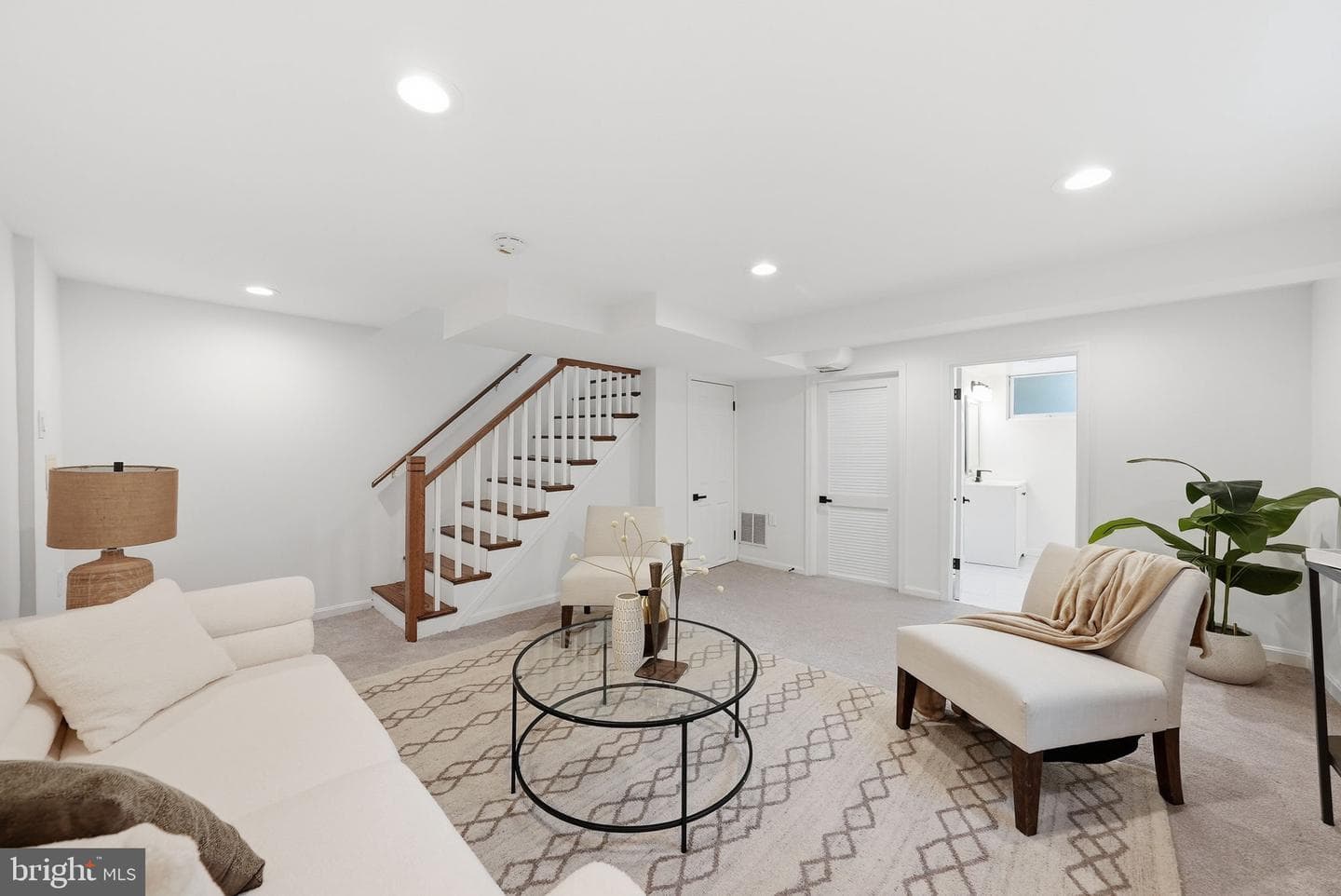 2212 Huntington Avenue photo 30