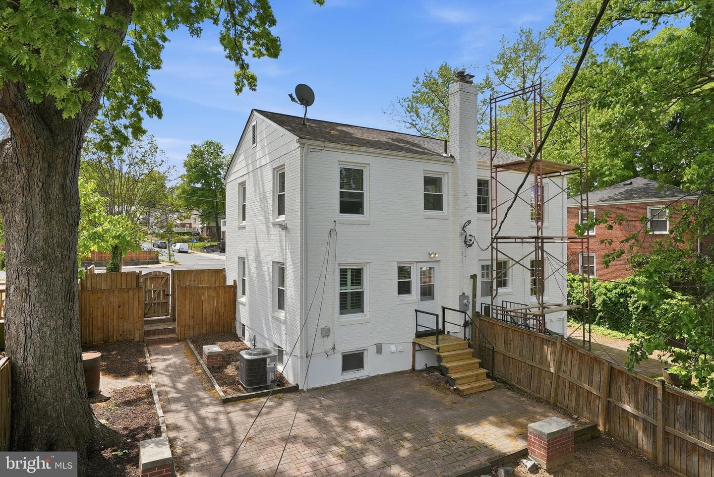 2212 Huntington Avenue photo 41