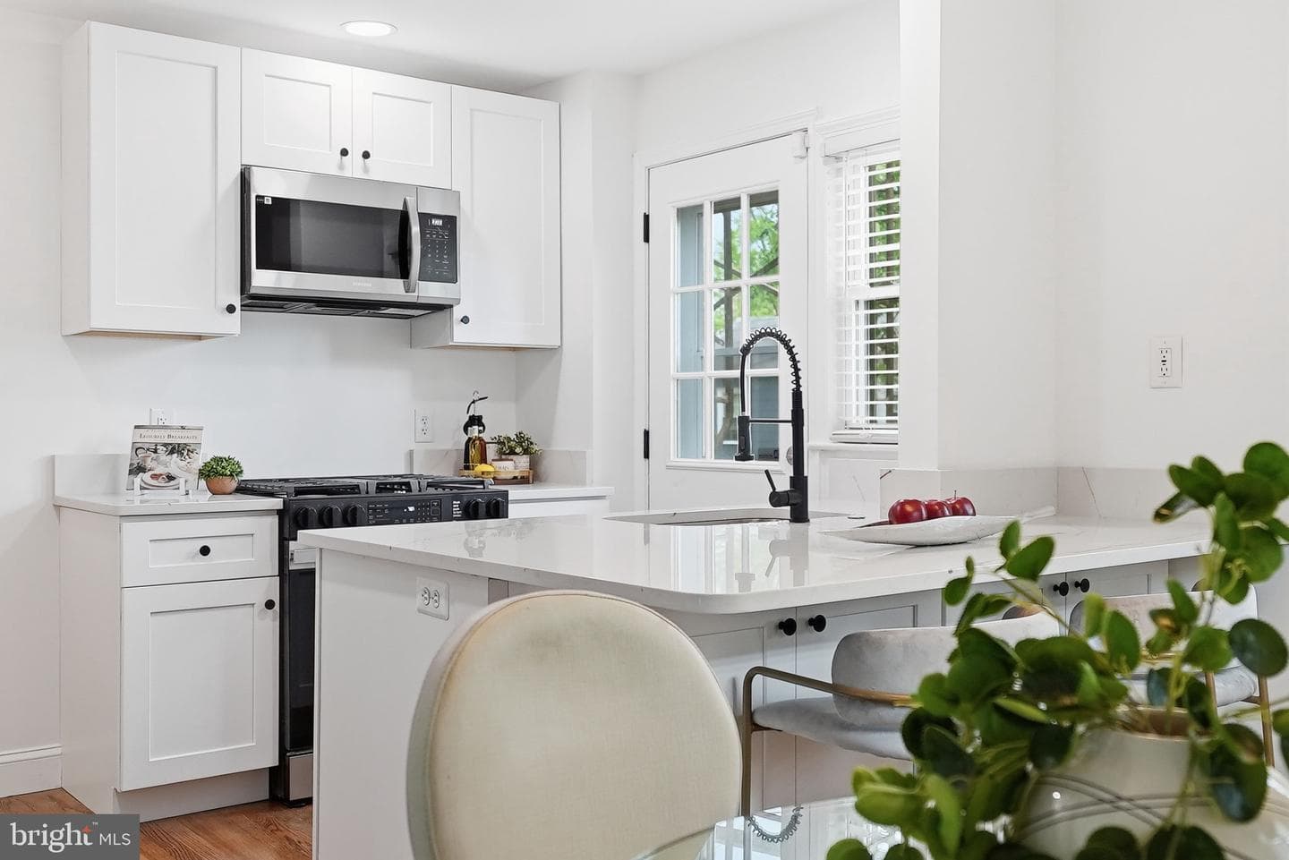 2212 Huntington Avenue photo 9