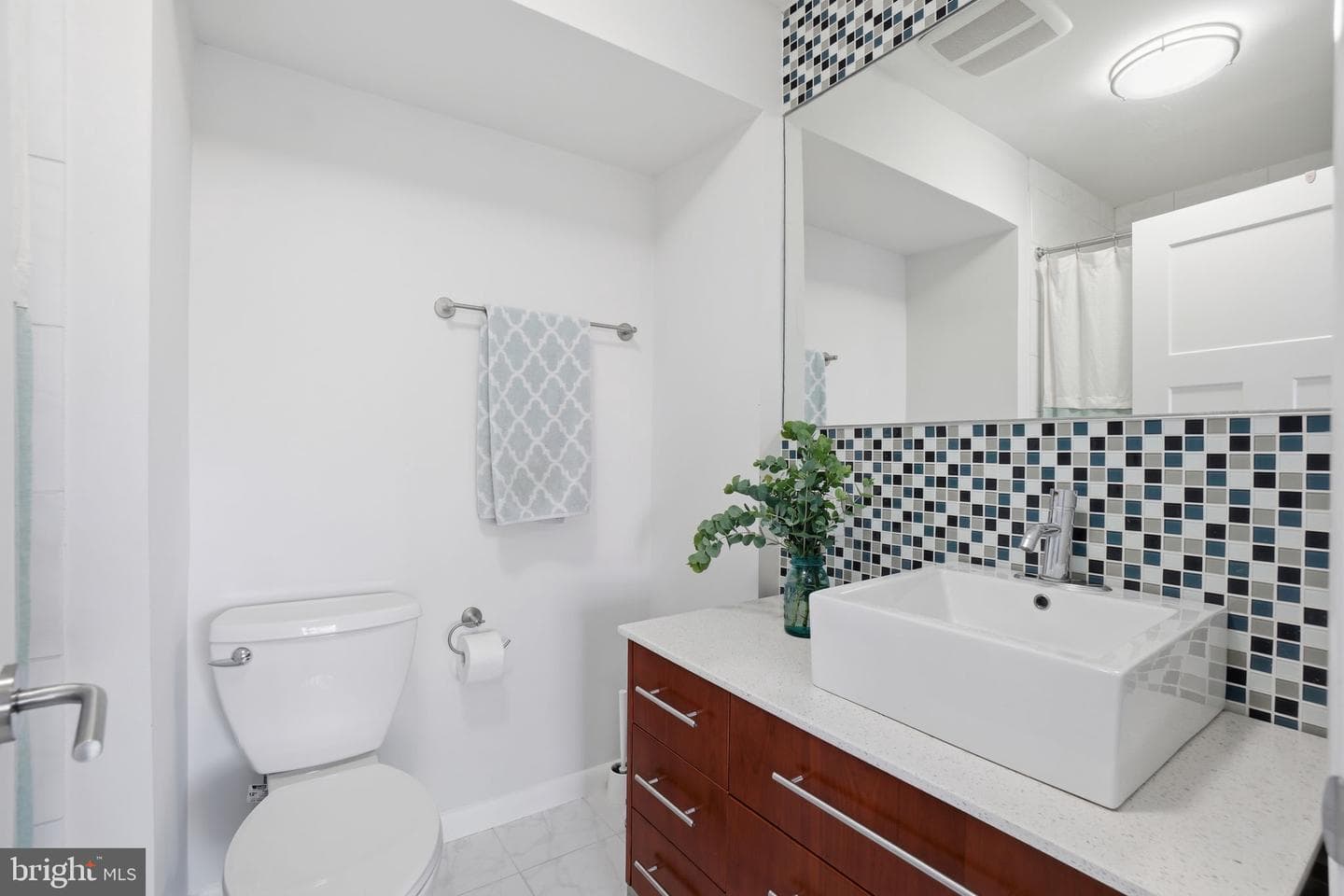 11025 Saffold Way photo 32