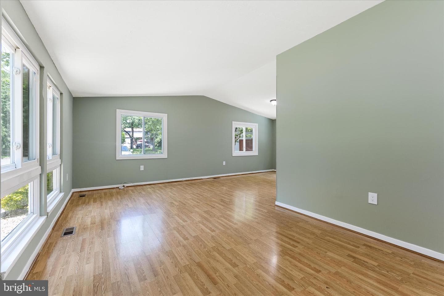 2231 Sanibel Drive photo 11