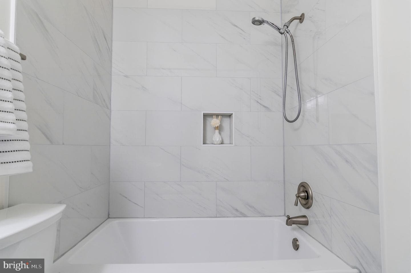 412 Magnolia Court photo 35