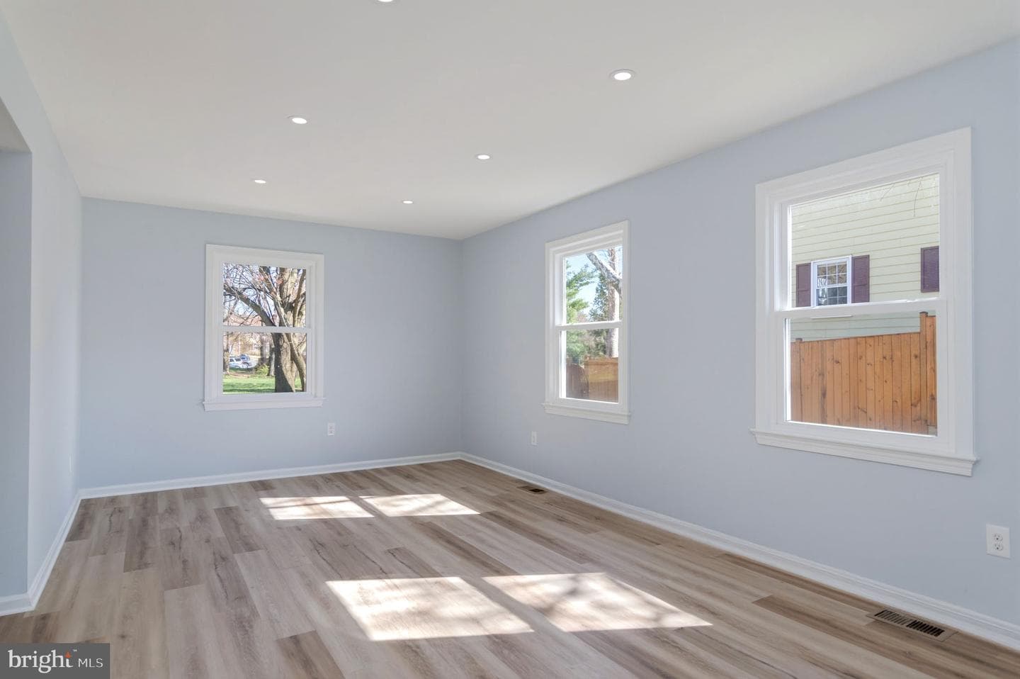 412 Magnolia Court photo 9