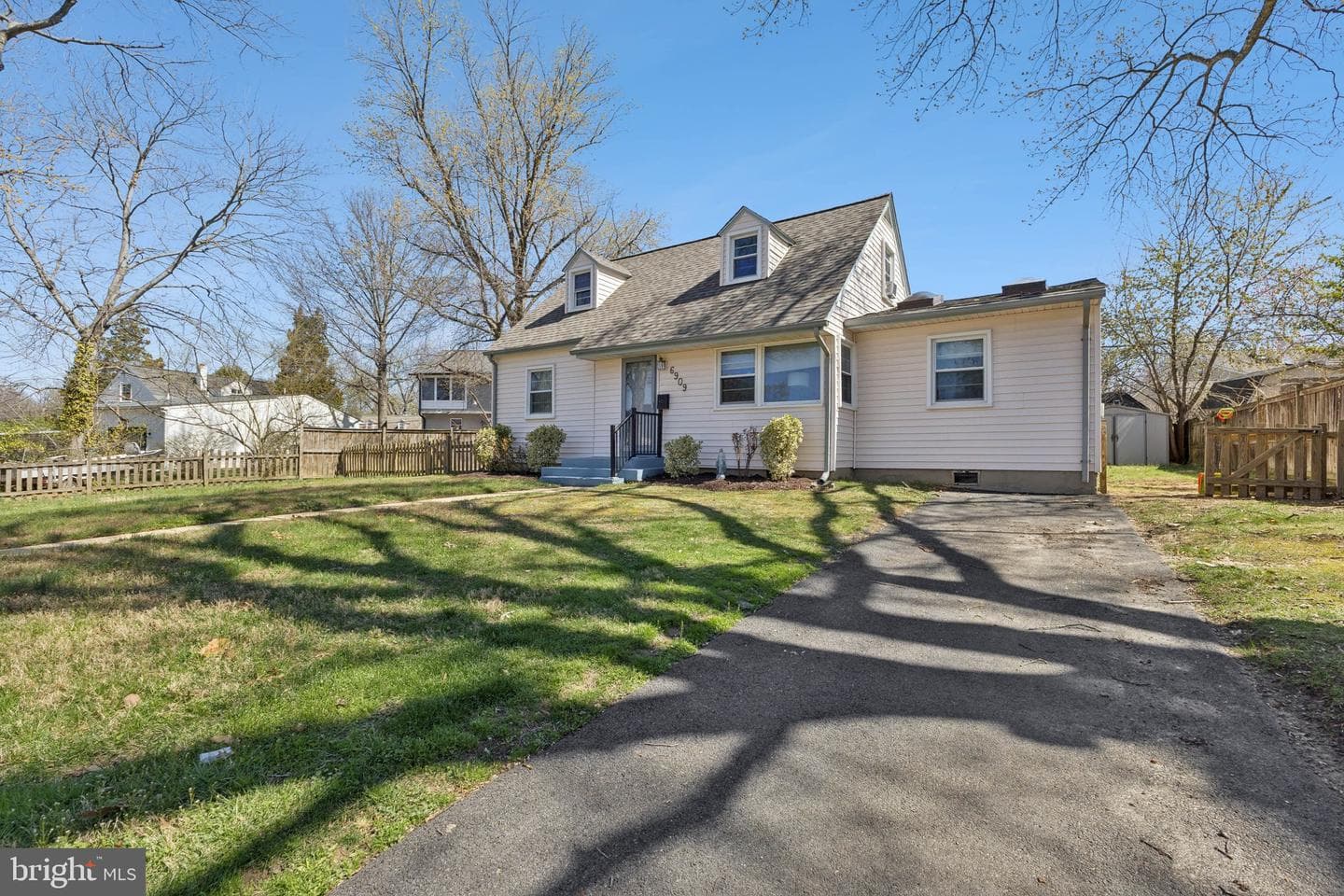 6909 Columbia Drive photo 2