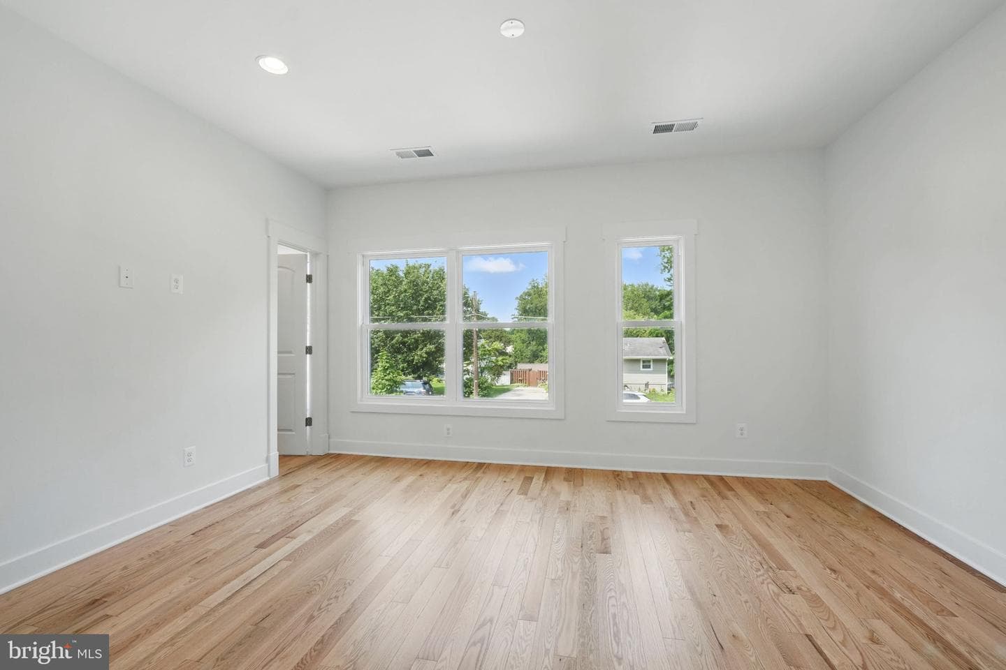 3857 Pinewood Terrace photo 25